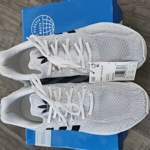 Womens adidas swift run shoes size 7.5